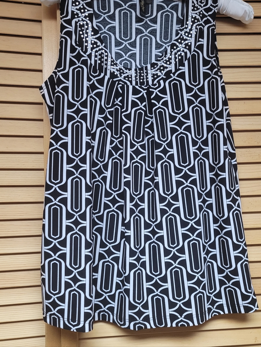 Sleeveless Geometric Print Blouse - Black & White